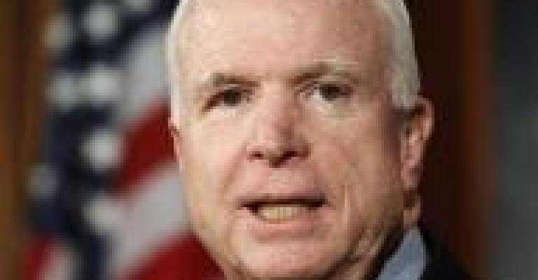 مكين: اتفاق أمريكا وروسيا سيمكن الأسد من "المماطلة والخداع"