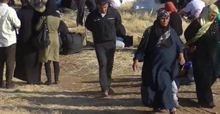 دخول 950 لاجئ سوري للأراضي الأردنية صباح الأحد