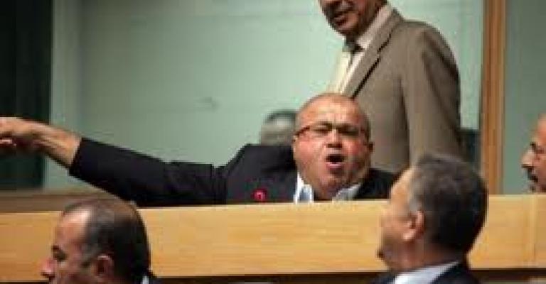 عطية: تبرع الحكومة للمنتخب "سخيف" (فيديو)