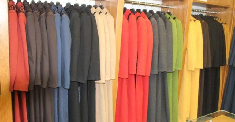 حماية المستهلك تطعن بقرار رفع الضرائب على الملابس والبطاقات