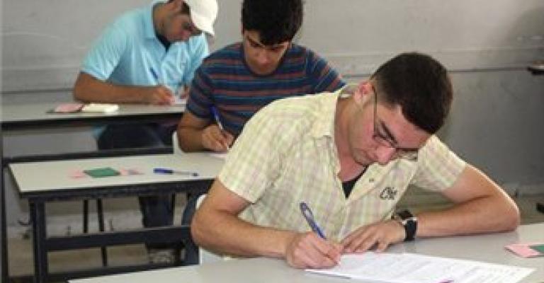 تربية غزة تطبّق قرار إلغاء مادتين بالتوجيهي ورام الله تسائل الحكومة