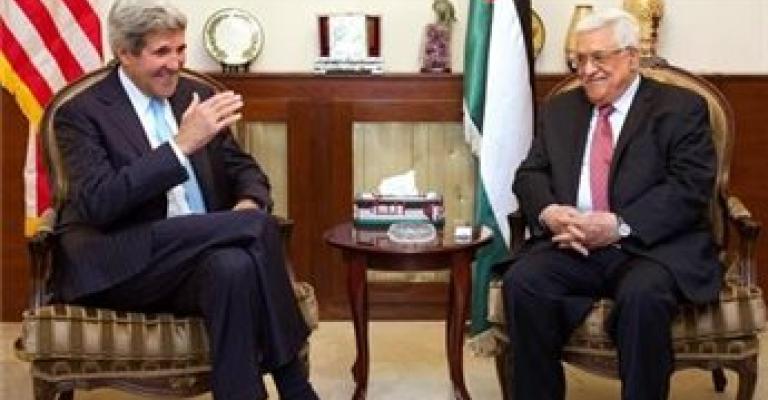 كيري يهاتف "أبو مازن" ودبلوماسي غربي يقول إن المفاوضات عالقة