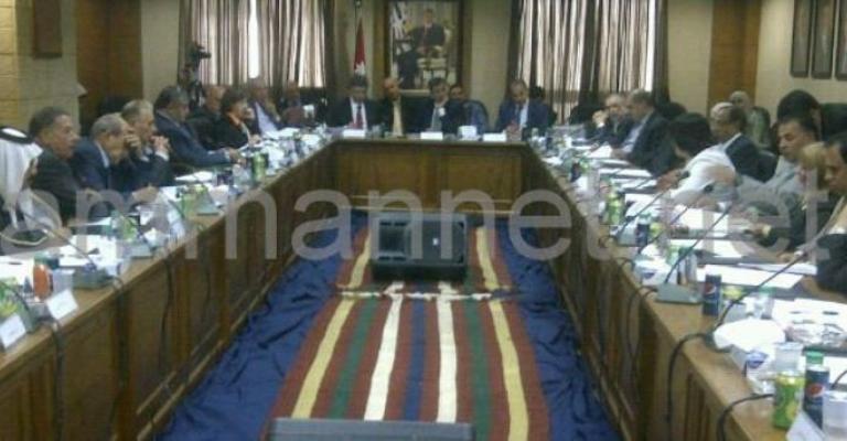 الزعبي يهاجم السياسات الحكومية.. و96% من موظفي البلديات بلا شهادات جامعية