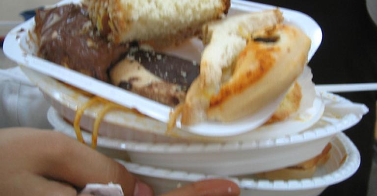 رمضان الزرقاء: اسراف في الشراء واطنان الطعام تنتهي في الحاويات