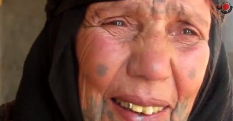 الحاجة أم عدنان في مخيم في عمان الحاجة أم عدنان في مخيم في عمان