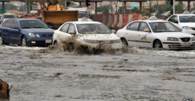 "مقتل فتاة وثمانية مفقودين" في فيضانات السعودية "مقتل فتاة وثمانية مفقودين" في فيضانات السعودية