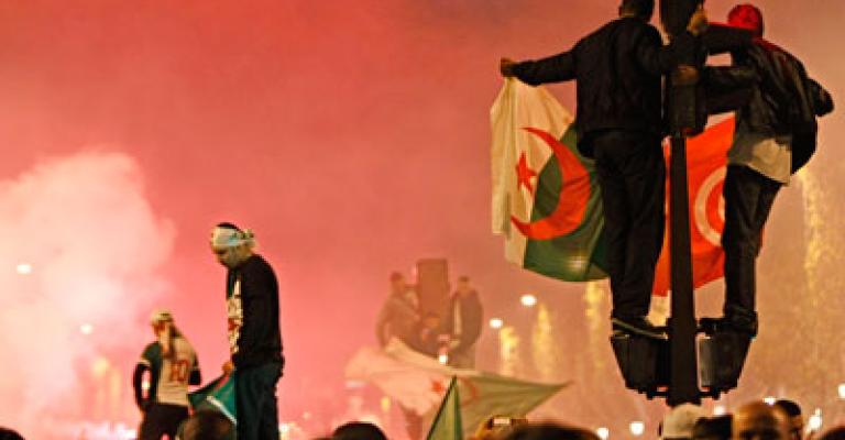 هل يترك النشامى ثعالب الصحراء وحيدين بالمونديال !! هل يترك النشامى ثعالب الصحراء وحيدين بالمونديال !!