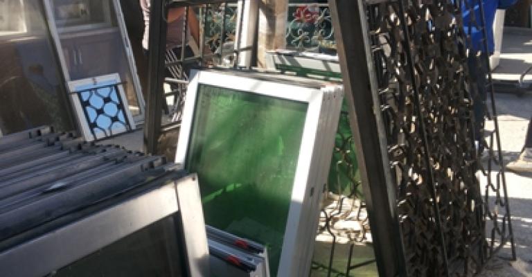 "سوق الجمعة" مقصد الباحثين عن كل ما يخطر وقد لا يخطر ببال