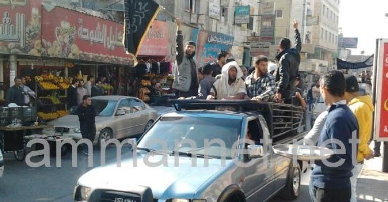 مسيرة سيارات لتشييع سلفي قضى في سورية (صور) مسيرة سيارات لتشييع سلفي قضى في سورية (صور)