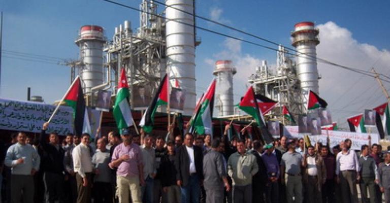 موظفو الكهرباء يهددون بالإضراب الشامل موظفو الكهرباء يهددون بالإضراب الشامل