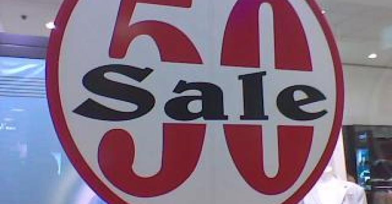 مولات في الزرقاء تحتال على الزبائن بعروض وهمية مولات في الزرقاء تحتال على الزبائن بعروض وهمية