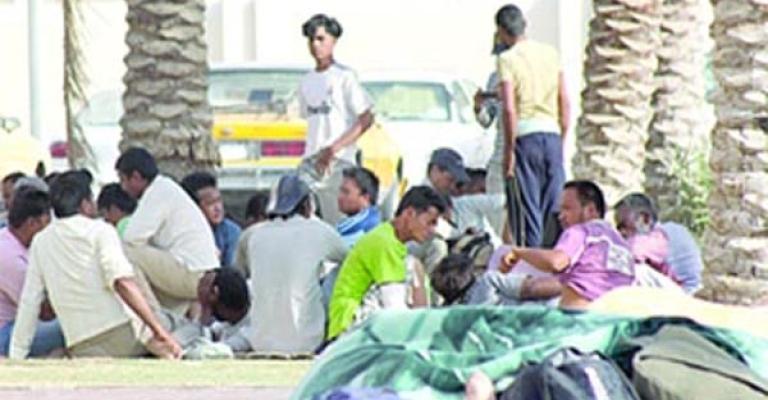 ترحيل العمالة السورية المخالفة.. وشكاوى من سوء المعاملة ترحيل العمالة السورية المخالفة.. وشكاوى من سوء المعاملة