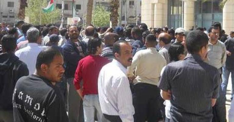 اعتصام لموظفين في الأمانة ضد تغيير مسمياتهم الوظيفية اعتصام لموظفين في الأمانة ضد تغيير مسمياتهم الوظيفية