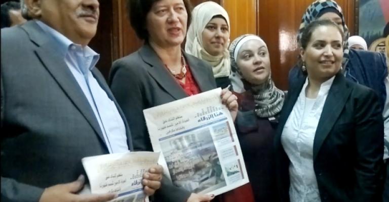 سفيرة الاتحاد الاوروبي تزور بلدية الزرقاء وتشيد بصحيفة "هنا الزرقاء"