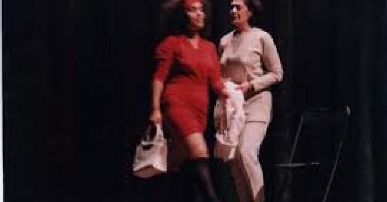 المسرحيون السوريون يجسدون مأساتهم على خشبات المسارح الأردنية المسرحيون السوريون يجسدون مأساتهم على خشبات المسارح الأردنية