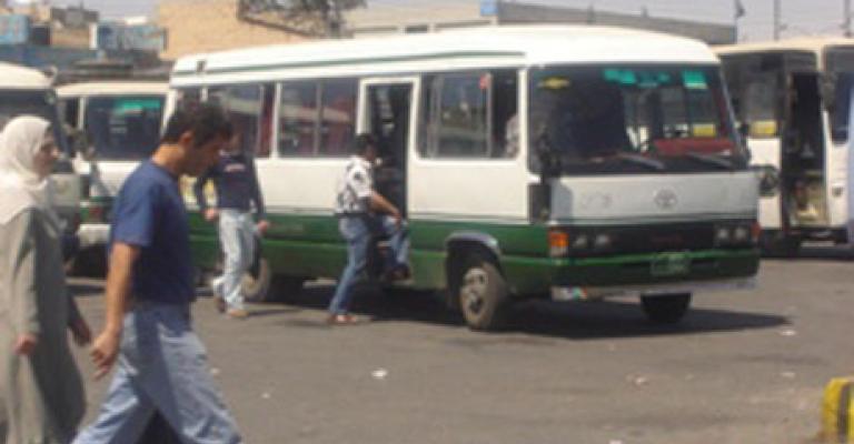 تصاعد التذمر من ممارسات الكنترولية في باصات الزرقاء