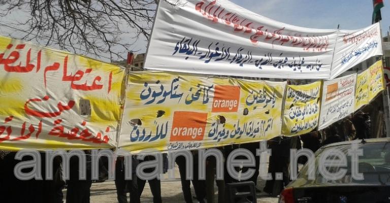 اورانج: لا حقوق للمتقاعدين من الشركة..والمتضررون يعتصمون اورانج: لا حقوق للمتقاعدين من الشركة..والمتضررون يعتصمون