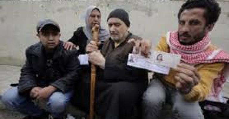 البدء بمنح اللاجئين السوريين بطاقات شخصية ممغنطة البدء بمنح اللاجئين السوريين بطاقات شخصية ممغنطة