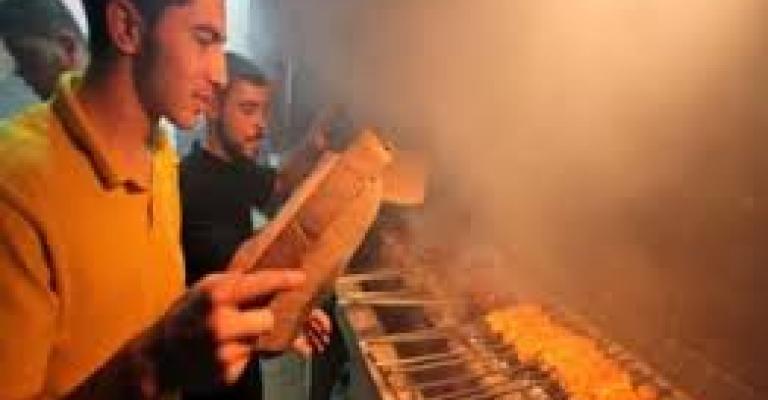 نقدم تنازلات عن حقوقنا العمالية لتحصيل الرزق نقدم تنازلات عن حقوقنا العمالية لتحصيل الرزق