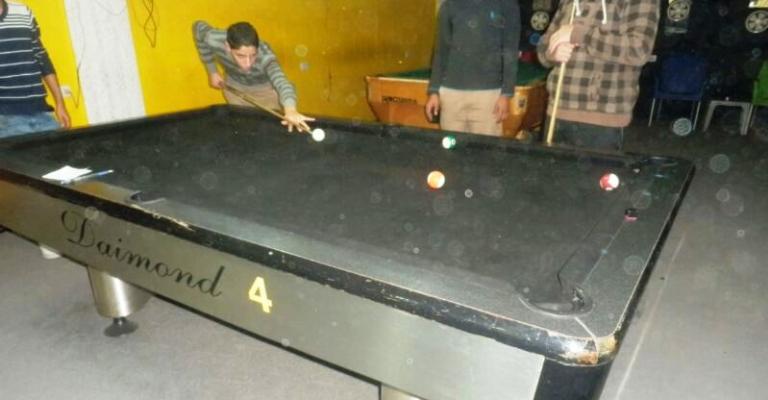 صالات بلياردو بالزرقاء تتحول من اماكن للترفيه الى بؤر للانحراف!