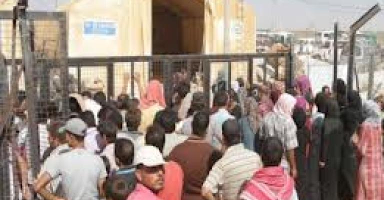 "عشرة دنانير...ثمن الدور امام مفوضية اللاجئين "عشرة دنانير...ثمن الدور امام مفوضية اللاجئين