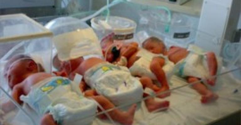 أطفال سوريون يولدون في المجهول