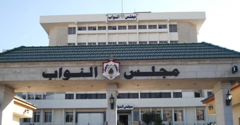 نواب يطالبون بعدم "التورط" بالأزمة السورية نواب يطالبون بعدم "التورط" بالأزمة السورية