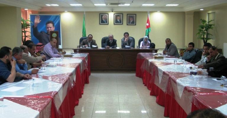 تعليق اضراب تجار الزرقاء، والغرفة تلوح بمقاضاة البلدية لالزامها بازالة البسطات