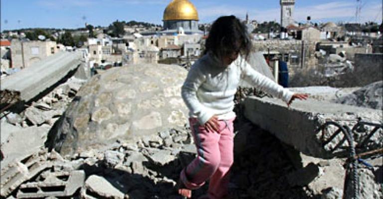 الاحتلال يهدم بناية سكنية بالقدس