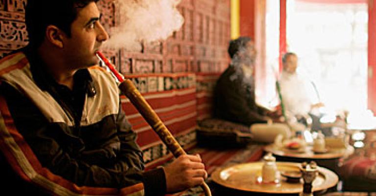 تجديد ترخيص 36 من مقاهي الأرجيلة تجديد ترخيص 36 من مقاهي الأرجيلة