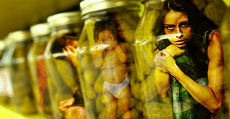 العمل: 27 حالة اتجار بالبشر خلال 2013 العمل: 27 حالة اتجار بالبشر خلال 2013