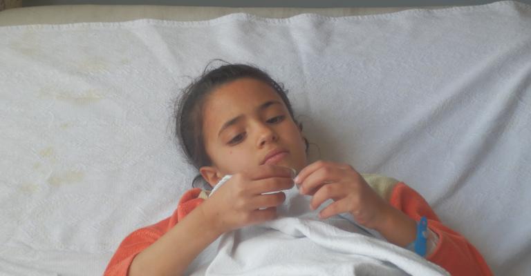 مدير مستشفى الزرقاء لوالد طفلة "الكبد الفيروسي": اذا زلمة روح ارفع قضية