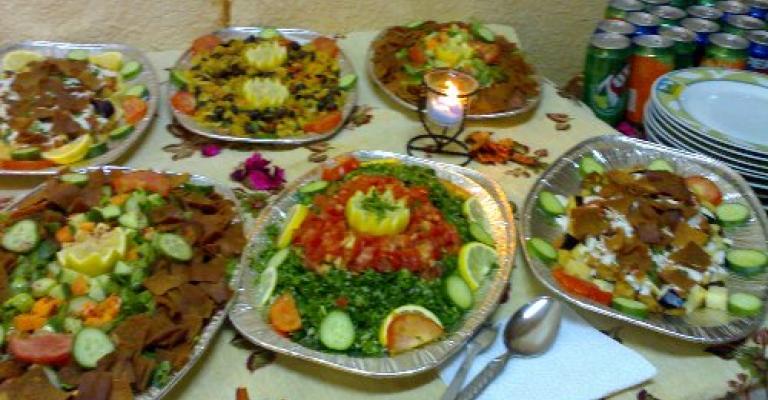 "بوفيه مفتوح " ابتكار جديد لمساعدة اللاجئين "بوفيه مفتوح " ابتكار جديد لمساعدة اللاجئين