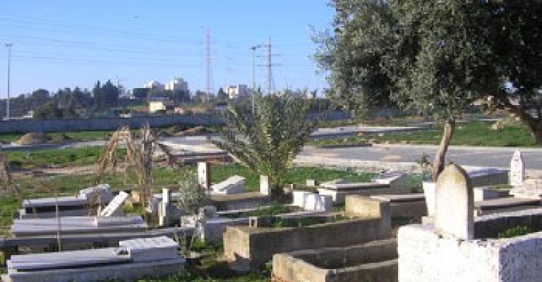 مقبرة الرصيفة في حال يرثى لها والبلدية تنذر المتعهد مقبرة الرصيفة في حال يرثى لها والبلدية تنذر المتعهد