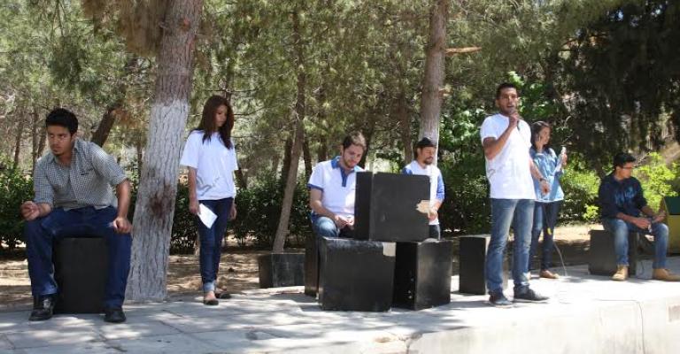 طلبة"الأردنية" يوقعون وثيقة تعهد لنبذ العنف الجامعي طلبة"الأردنية" يوقعون وثيقة تعهد لنبذ العنف الجامعي