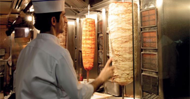 " اصحاب المطاعم" تطالب باعفاء "الوجبات" من الضريبة " اصحاب المطاعم" تطالب باعفاء "الوجبات" من الضريبة