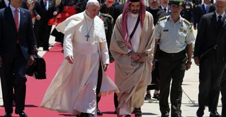 وصول البابا فرانسيس إلى عمان