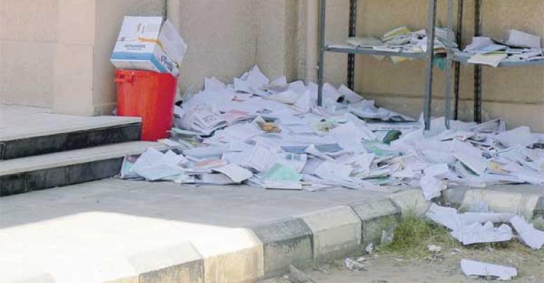  تمزيق الكتب بعد الإمتحانات .. مختصون يعتبرونها ردة فعل على كبت لازم التلاميذ طيلة العام