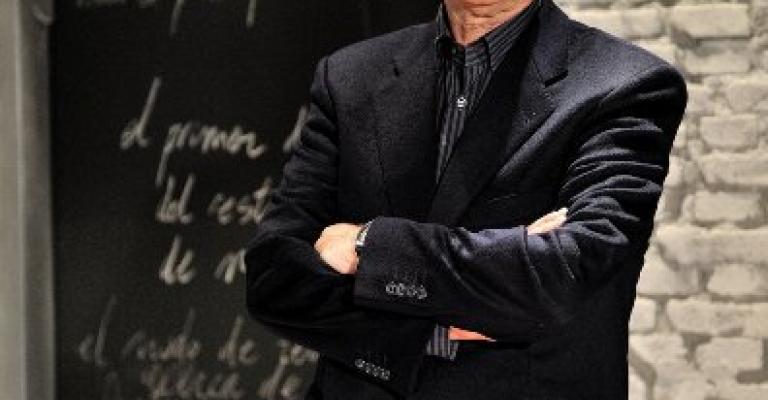 الروائي الإسبانيّ خوان خوسيه ميّاس راوي قصص الأطفال من عمر 9 إلى 80 الروائي الإسبانيّ خوان خوسيه ميّاس راوي قصص الأطفال من عمر 9 إلى 80