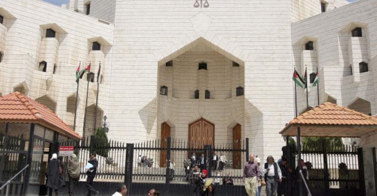 اتهام شاب بقتل زميلته بالعمل بدافع الغيرة اتهام شاب بقتل زميلته بالعمل بدافع الغيرة