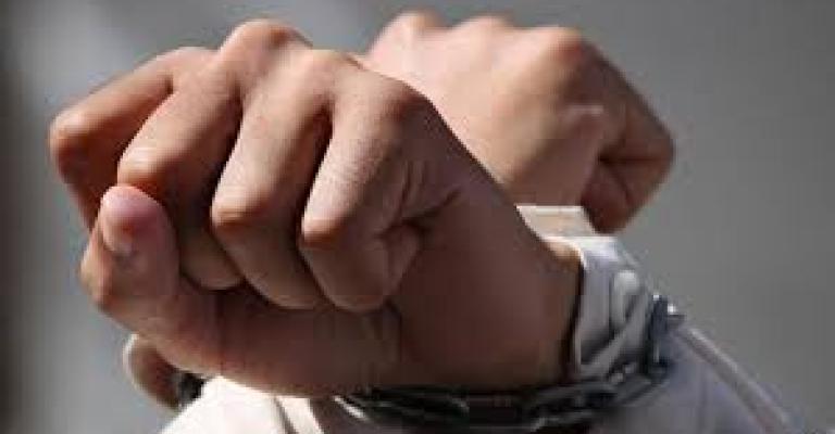 الأسرى الفلسطينيون يعلقون إضرابهم عن الطعام الأسرى الفلسطينيون يعلقون إضرابهم عن الطعام