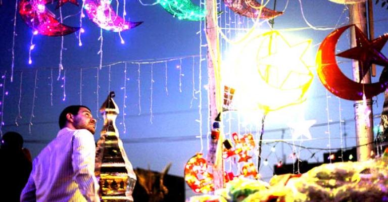 زينة رمضان "الصينية" تُضيء شرفات عمان زينة رمضان "الصينية" تُضيء شرفات عمان