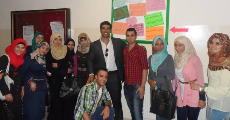 جداريات توعوية لطلبة العلوم الانسانيه والاجتماعيه ينجزها طلبة مساق مهارات الحياة جداريات توعوية لطلبة العلوم الانسانيه والاجتماعيه ينجزها طلبة مساق مهارات الحياة