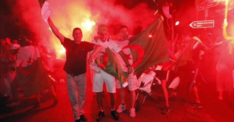 مقتل مشجعين وجرح 31 باحتفالات الجزائر مقتل مشجعين وجرح 31 باحتفالات الجزائر