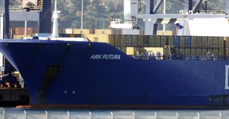 وصول "الكيماوي السوري" إلى ميناء إيطالي وصول "الكيماوي السوري" إلى ميناء إيطالي