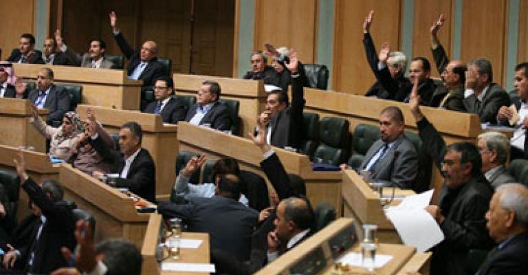 احتجاجات نيابية بعد اقرار قانون الشراكة بين القطاعين العام والخاص