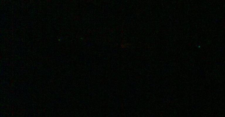 غزة تغرق بالظلام بعد أن قطعت إسرائيل التيار الكهربائي عن القطاع