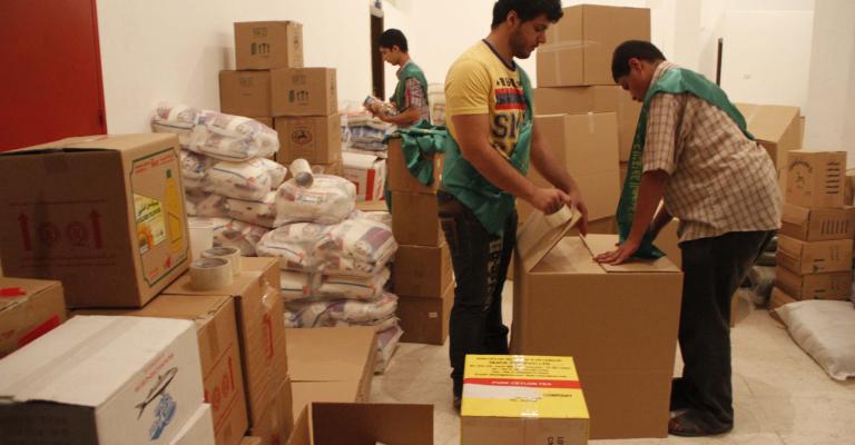 جمعيات تهدر كرامة الفقراء بتصويرهم يتلقون المساعدات