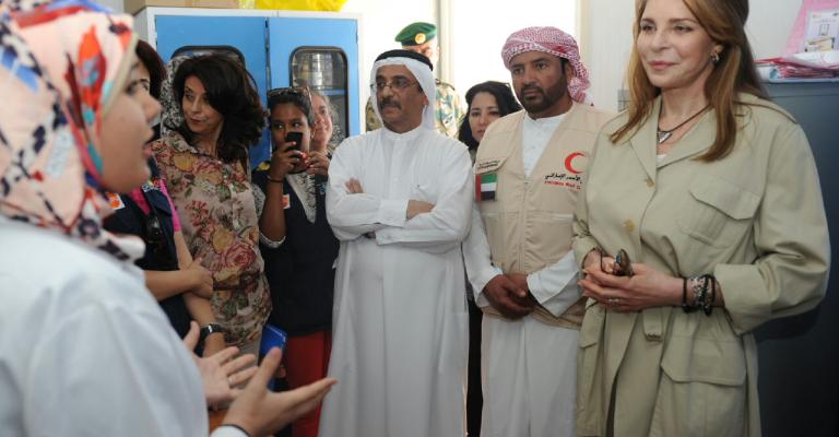 الملكة نور الحسين تزور مخيم "مريجيب الفهود"