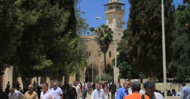 الاحتلال الإسرائيلي يحرم الآلاف من أداء صلاة الجمعة اليتيمة في الأقصى الاحتلال الإسرائيلي يحرم الآلاف من أداء صلاة الجمعة اليتيمة في الأقصى